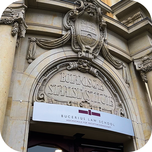 Der Eingang der Bucerius Law School